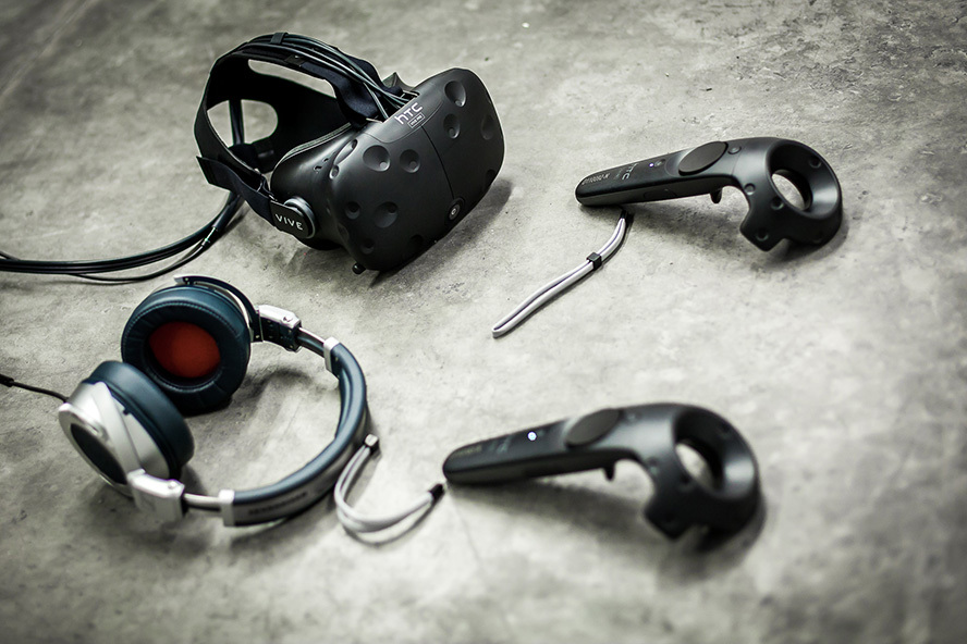 oculus rift use own headphones